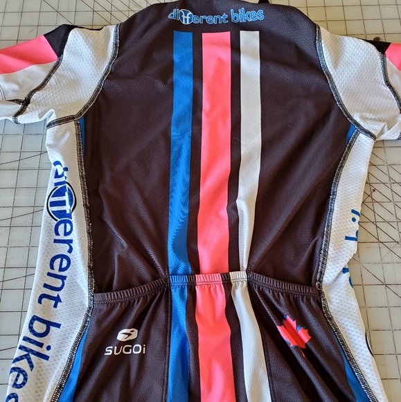 Sugoi Women's Cycling Short Sleeve Jersey size medium - Picture 3 of 3